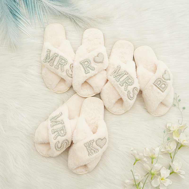 Personalized Bridesmaid Fluffy Slippers Custom Bride Name Fluffy Slipper Maid of Honor Slippers Bridal Shower Gift for Her Bachelorette Party Gift