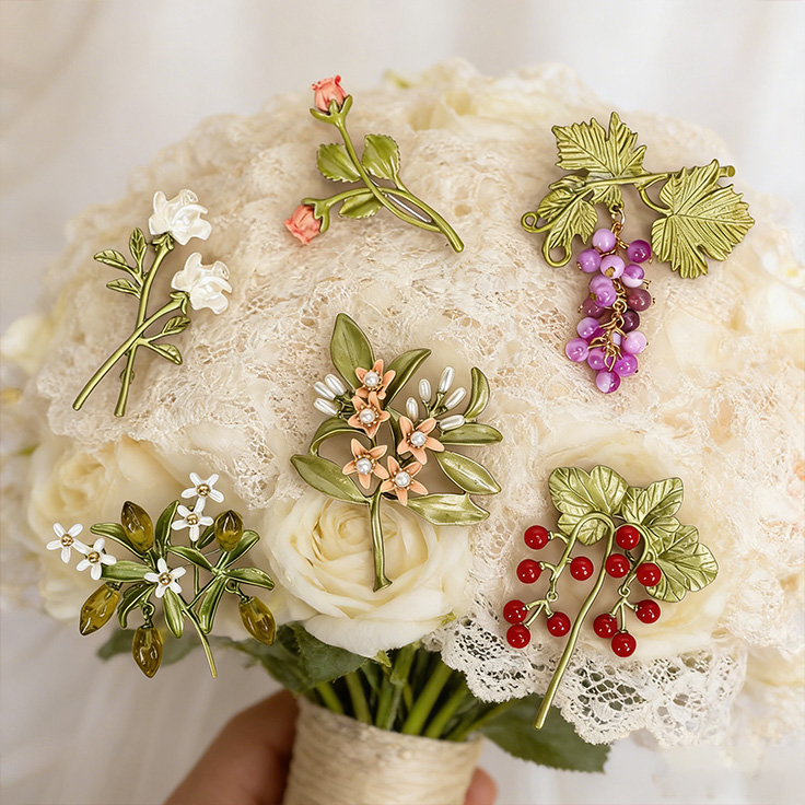 Personalized Bridesmaid flower brooch , Custom Groomsmen Flower Brooch, Wedding Brooch, Birthday Gift for Her