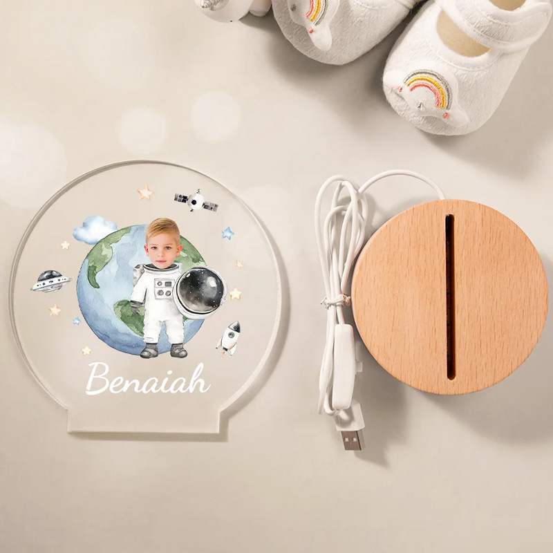 Personalized Astronaut Planet Face Photo LED Night Light with Name and Wooden Base Cute Room Decor Birthday Baby Shower Gift for Geek Lover