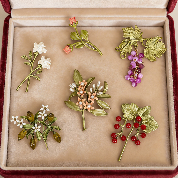 Personalized Bridesmaid flower brooch , Custom Groomsmen Flower Brooch, Wedding Brooch, Birthday Gift for Her