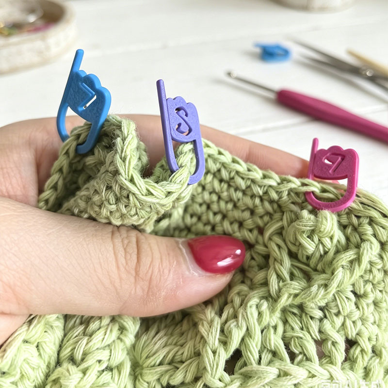 Number Stitch Marker Holder and Bag Clip Cast-On Counting Number Stitch Markers for Knitters and Crocheters Banana Stitch Markers 3d Printed Locking Design Knitting and Crochet