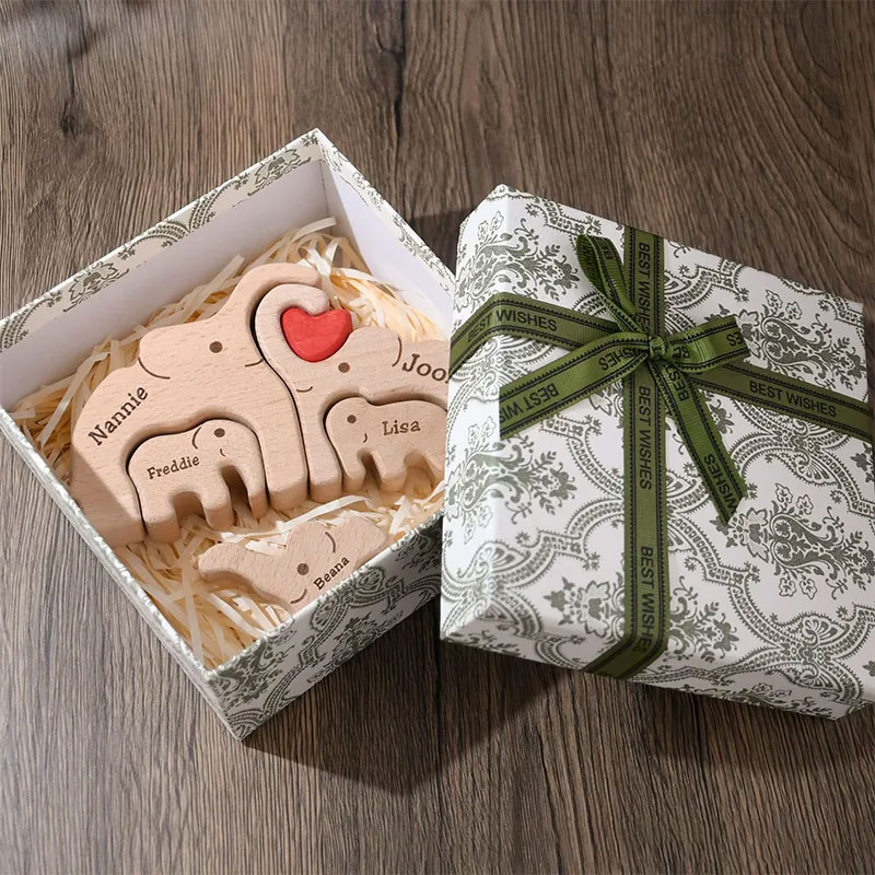 Personalized Wood Elephant Figurine Cuddling Decoration Hand-Carved Elephant for Family Keepsake Gifts