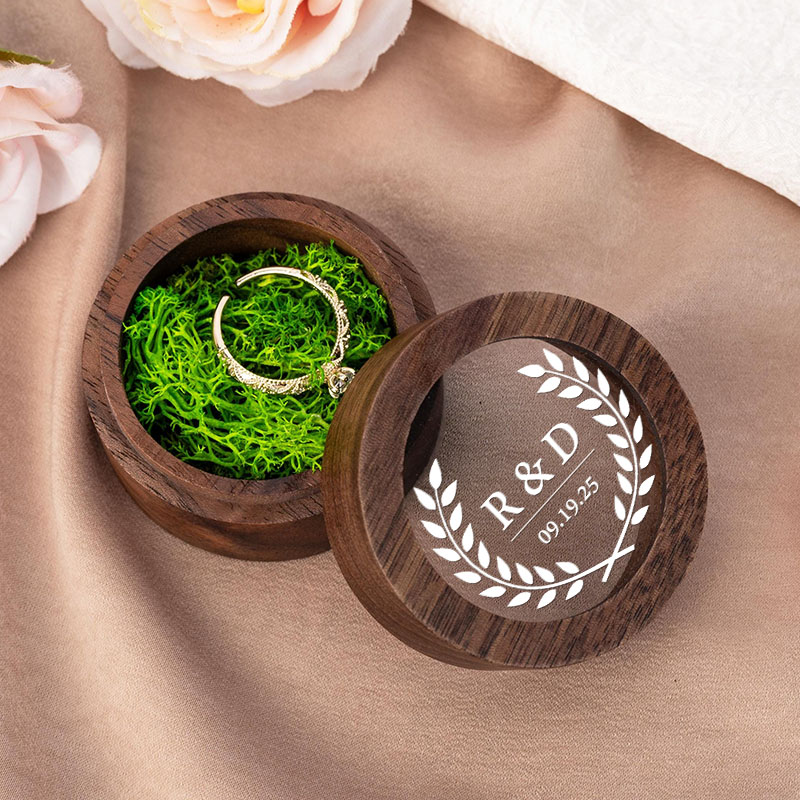 Personalized Couple Wedding Classic Laurel Wreath Wooden Ring Box Newlywed Initials Round Ring Box with Acrylic Cover Husband Wife Engagement Ring Box