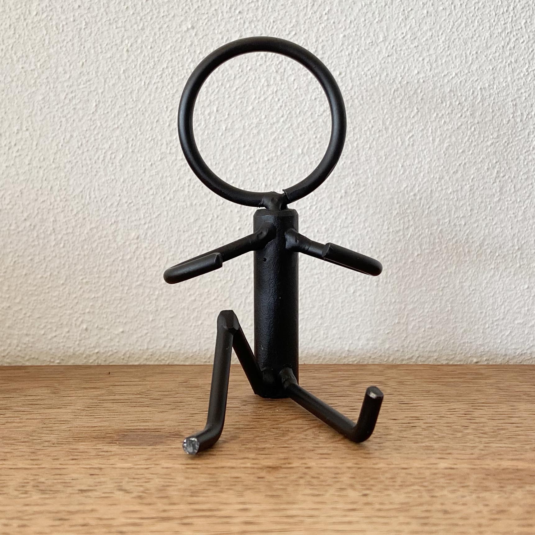 Personalized Metal Stick Figure Holding Dried Flower Heart Decor Resin Heart With Pressed Flowers Minimalist Wire Art Ornament Ideal For Desk And Shelf Decor