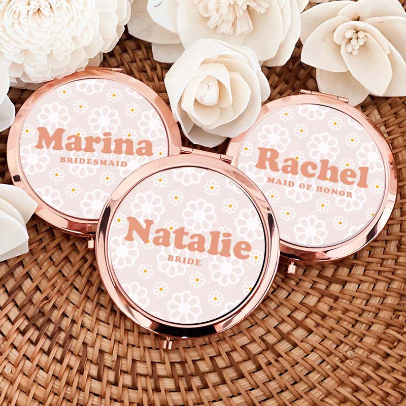 Personalized Bridesmaid Daisy Floral Mirror Custom Bride Name Compact Mirror Bachelorette Party Mirror Bridesmaid Proposal Bridal Shower Gift for Her