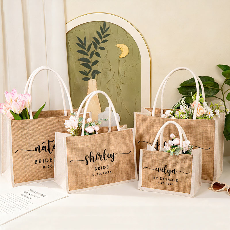 Personalized Bridesmaid Elegant Burlap Tote Bag Bride Name Tote Bag with White Side Wedding Date Jute Beach Bag Bridal Shower Bachelorette Party Gift