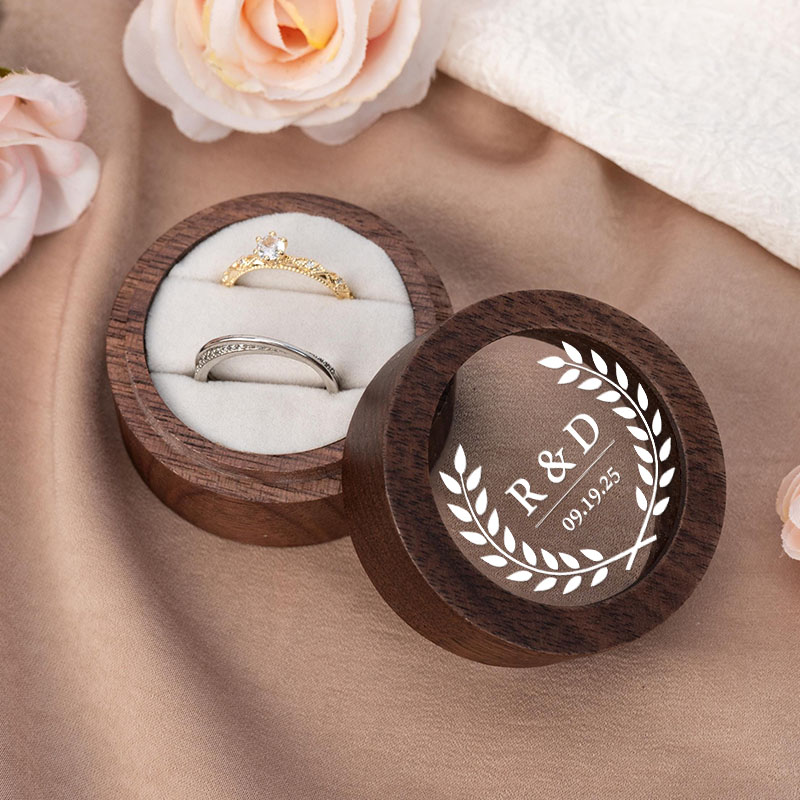 Personalized Couple Wedding Classic Laurel Wreath Wooden Ring Box Newlywed Initials Round Ring Box with Acrylic Cover Husband Wife Engagement Ring Box