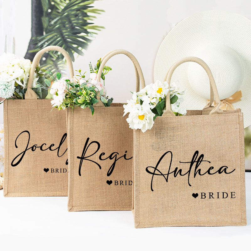 Personalized Bridesmaid Burlap Tote Bag Custom Bride Name and Title Jute Tote Bag Wedding Beach Bag Bachelorette Party Favors Bridal Shower Gift