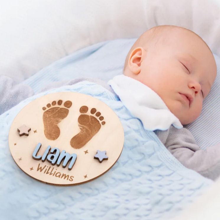 Personalized Cute Little Feet Pattern Custom Engraved Newborn Name Plaque Wooden Baby Announcement Sign