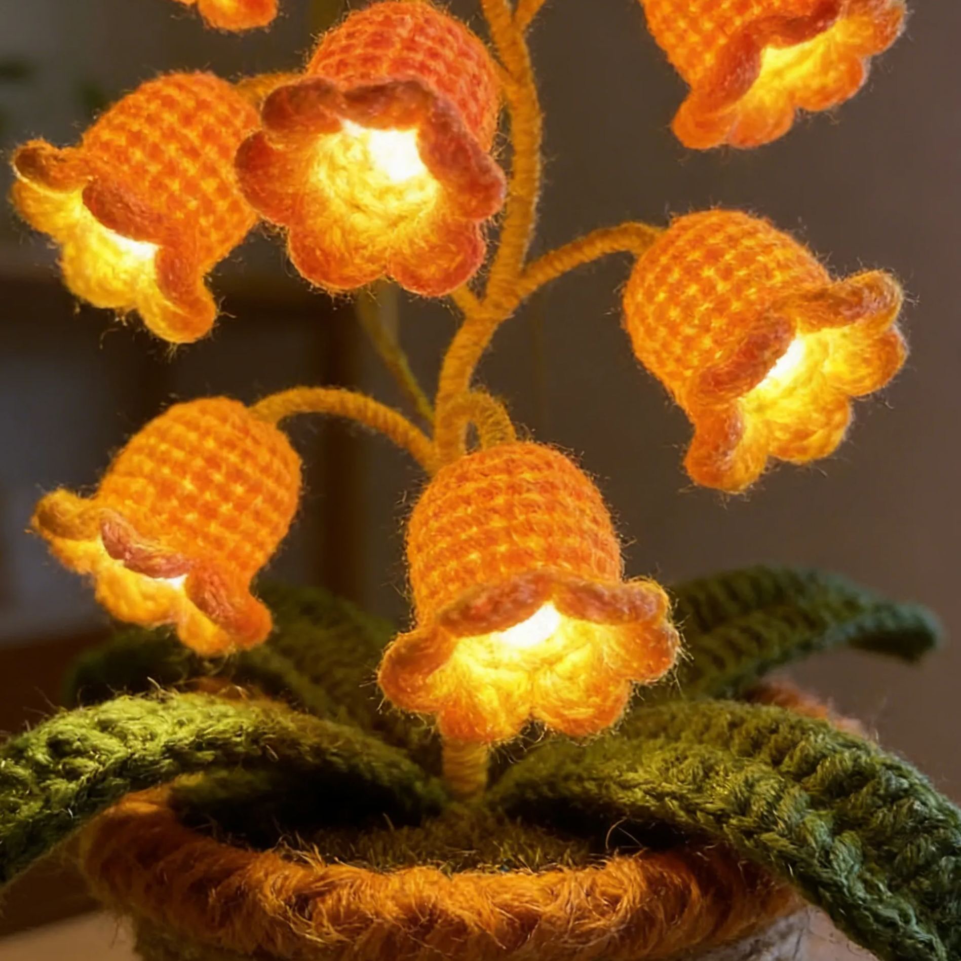 Personalized Crochet Handmade Lily Potted Plant Light Lamp Lilies of the Valley Finished Flower Desk Decoration Valentine's Day Gift For Her