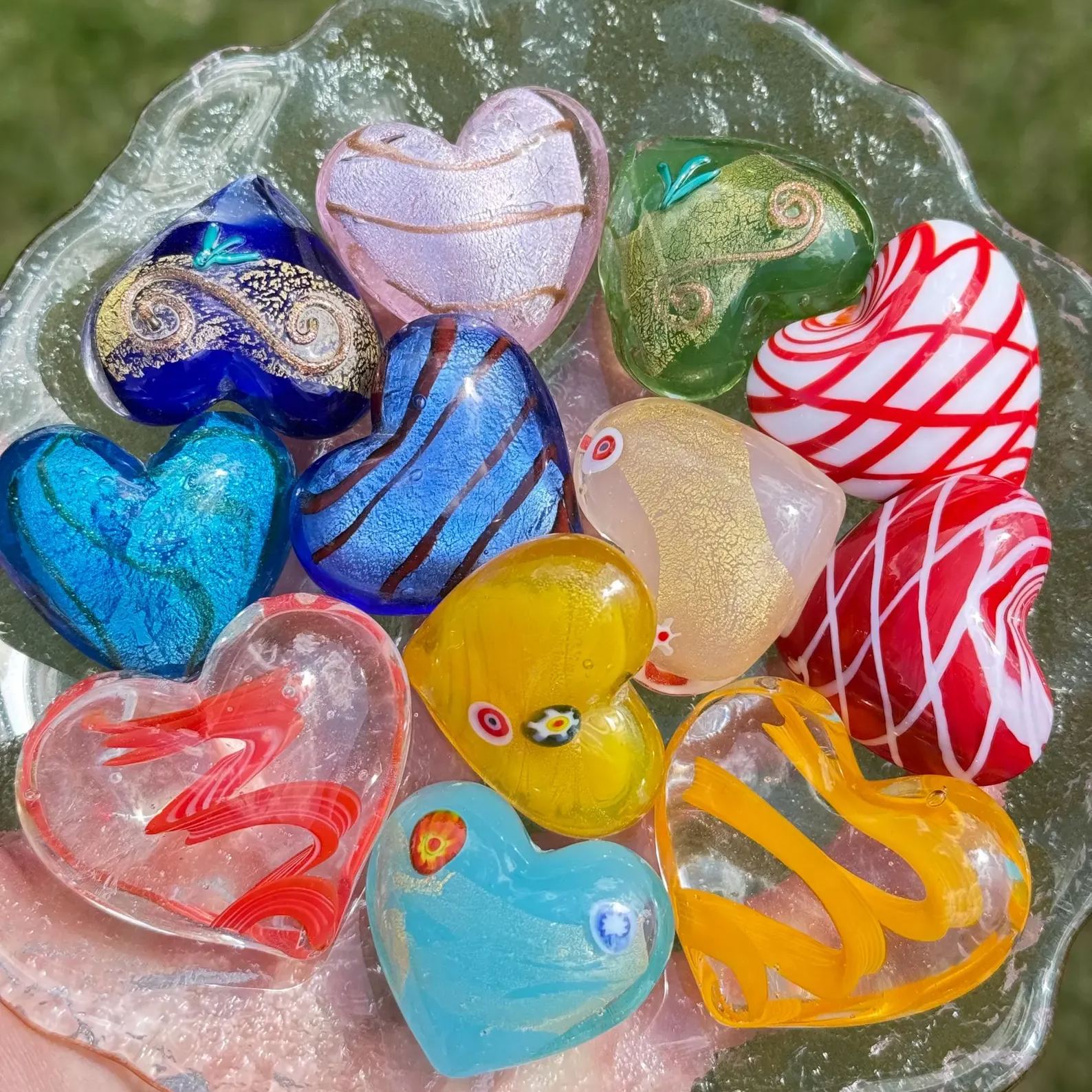 Personalized Metal Stick Figure Holding Dried Flower Heart Decor Resin Heart With Pressed Flowers Minimalist Wire Art Ornament Ideal For Desk And Shelf Decor