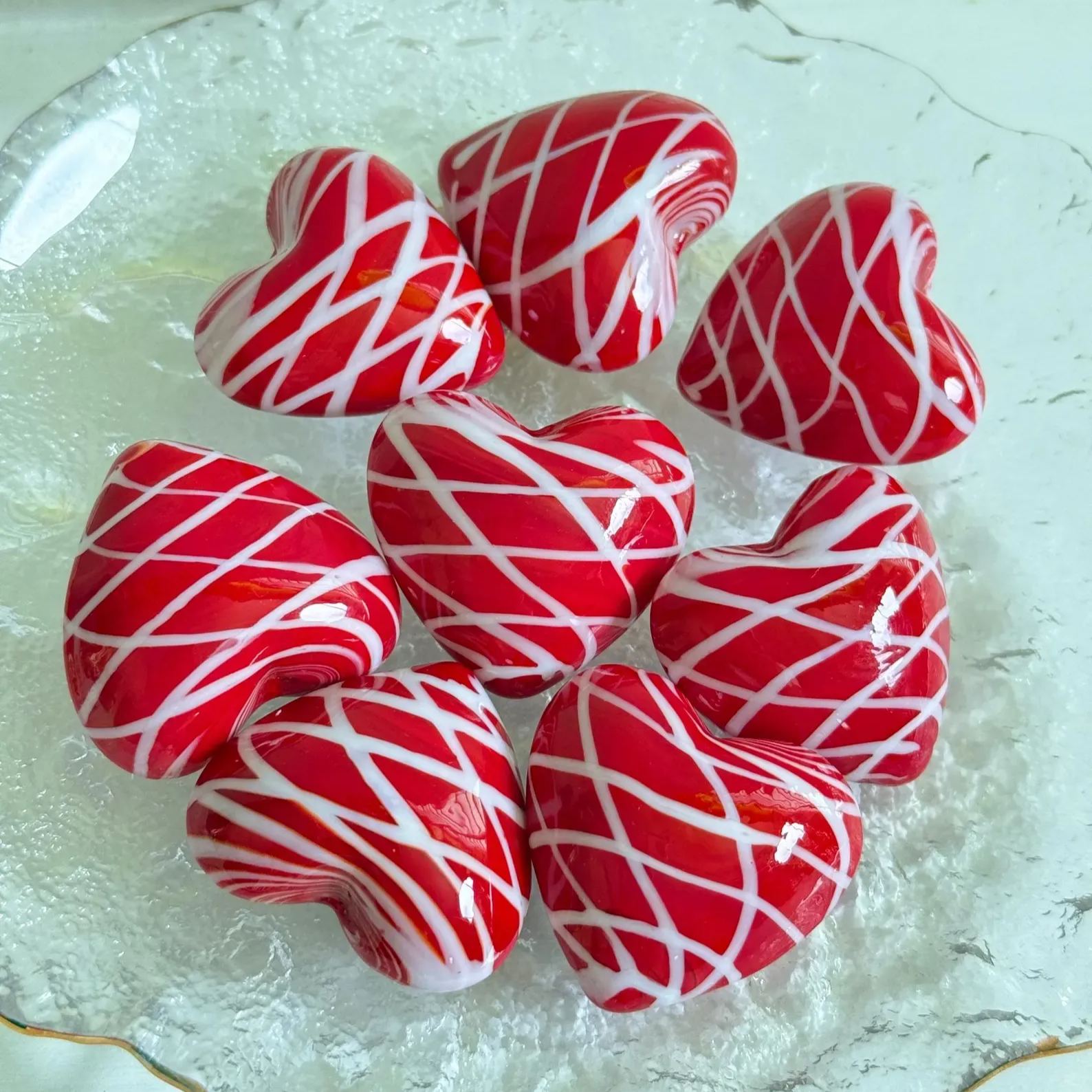 Personalized Metal Stick Figure Holding Dried Flower Heart Decor Resin Heart With Pressed Flowers Minimalist Wire Art Ornament Ideal For Desk And Shelf Decor