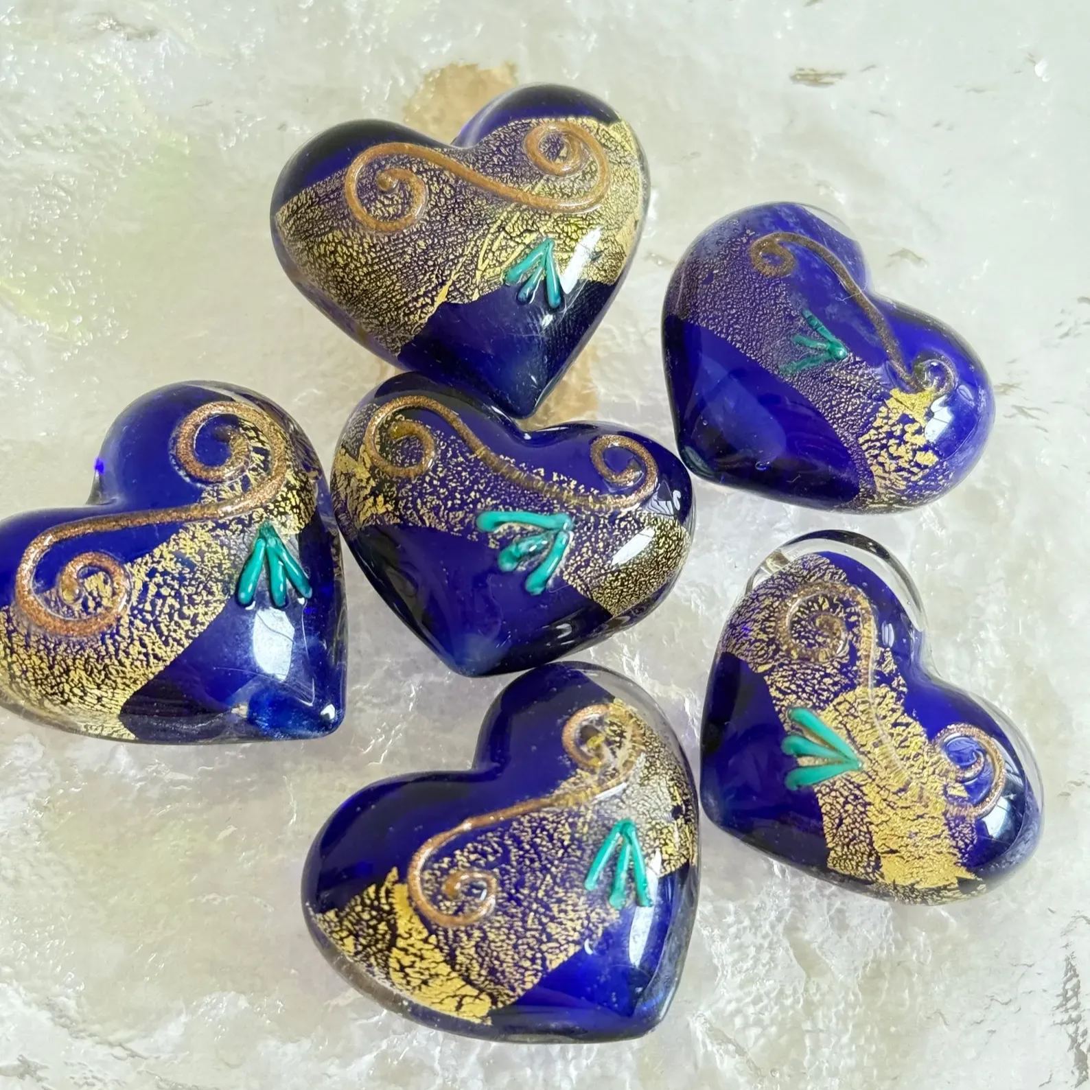 Personalized Metal Stick Figure Holding Dried Flower Heart Decor Resin Heart With Pressed Flowers Minimalist Wire Art Ornament Ideal For Desk And Shelf Decor