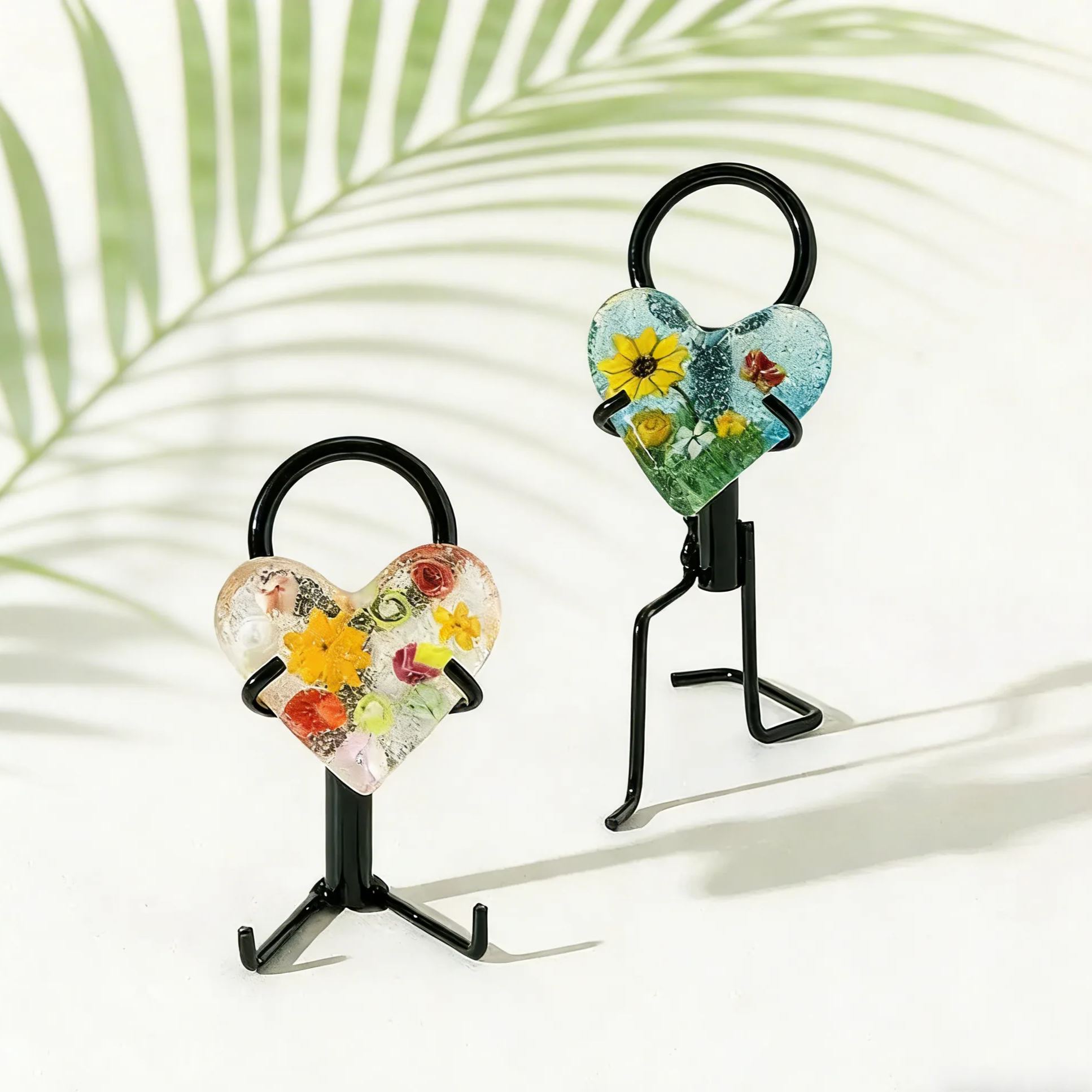 Personalized Metal Stick Figure Holding Dried Flower Heart Decor Resin Heart With Pressed Flowers Minimalist Wire Art Ornament Ideal For Desk And Shelf Decor