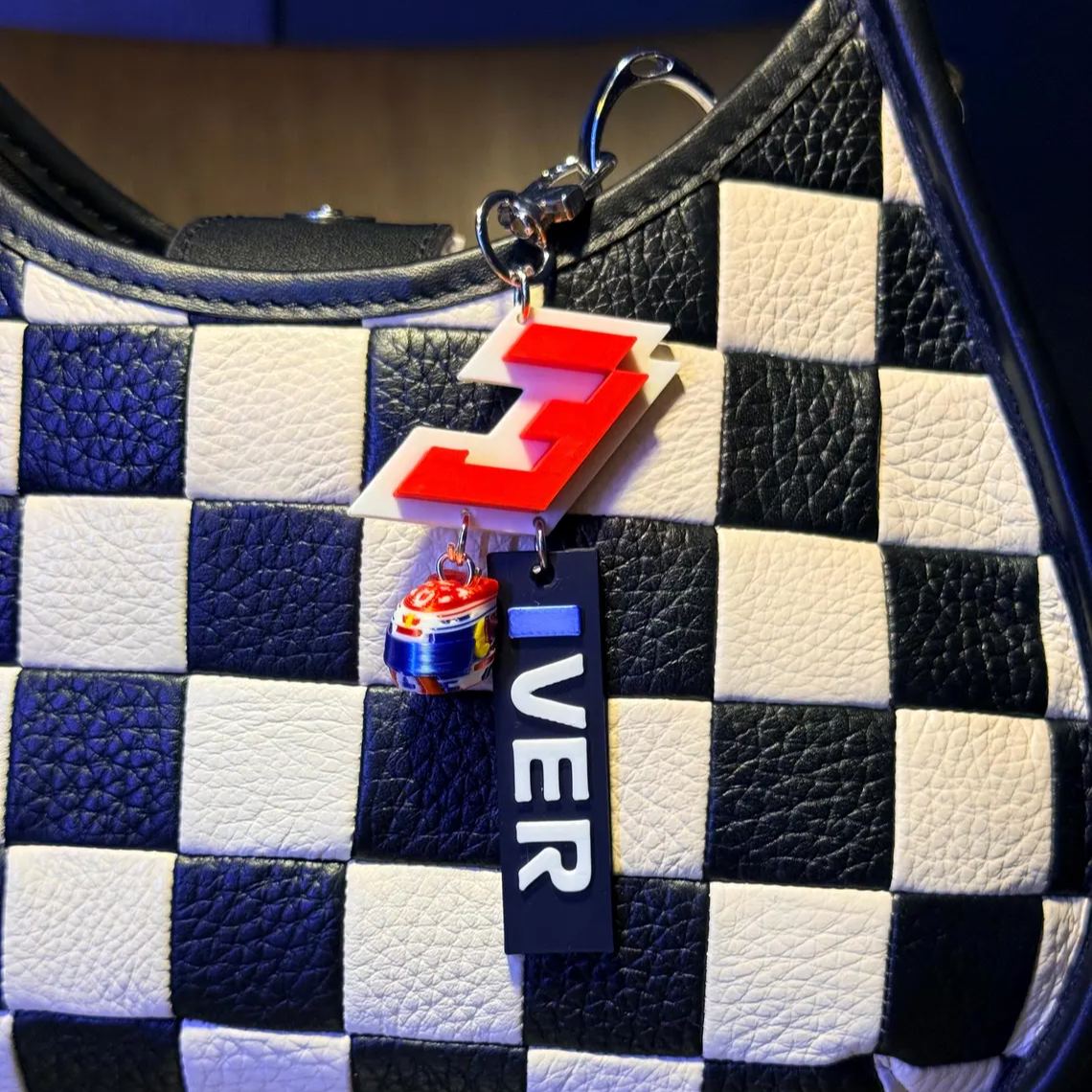 [Copy]Motorsport Driver Bag Charm, Piastri Racing Helmet Race Car Checkered Flag Keychain Pendant