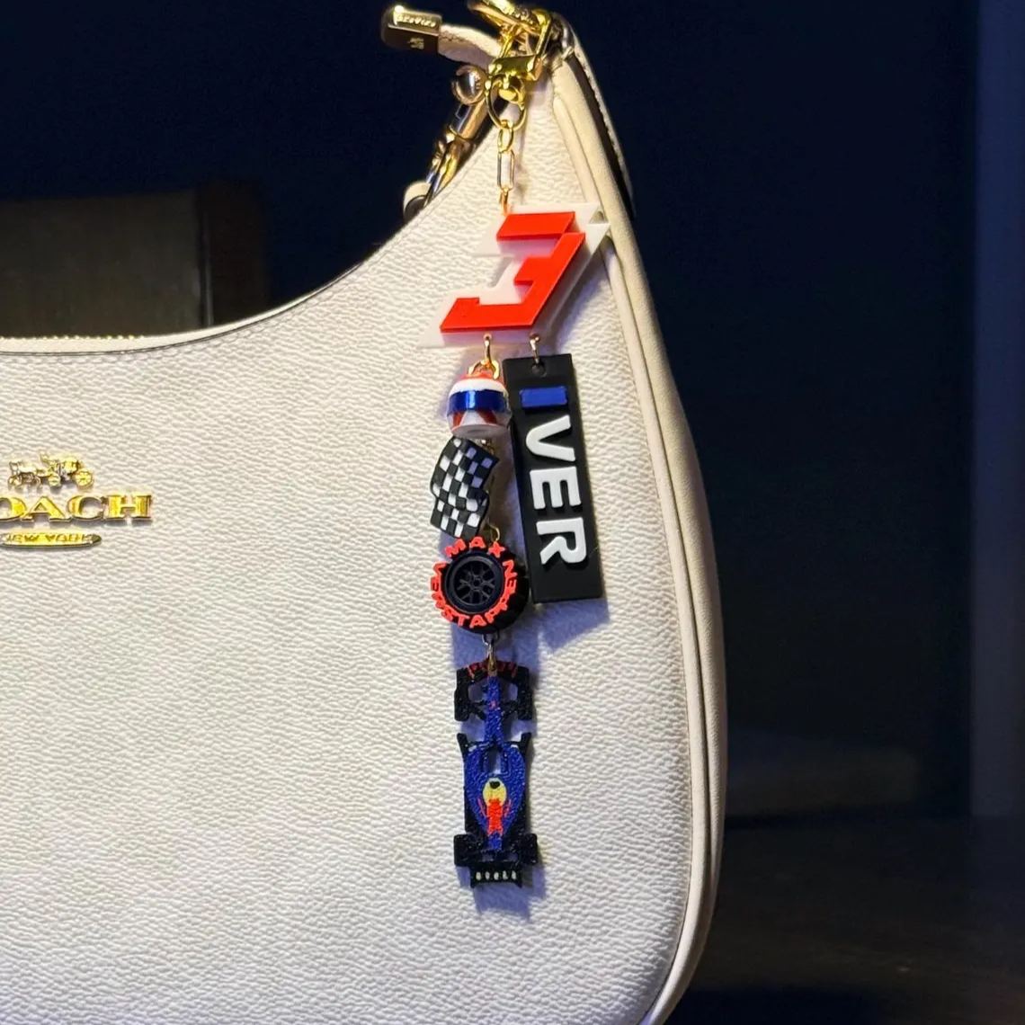 [Copy]Motorsport Driver Bag Charm, Piastri Racing Helmet Race Car Checkered Flag Keychain Pendant