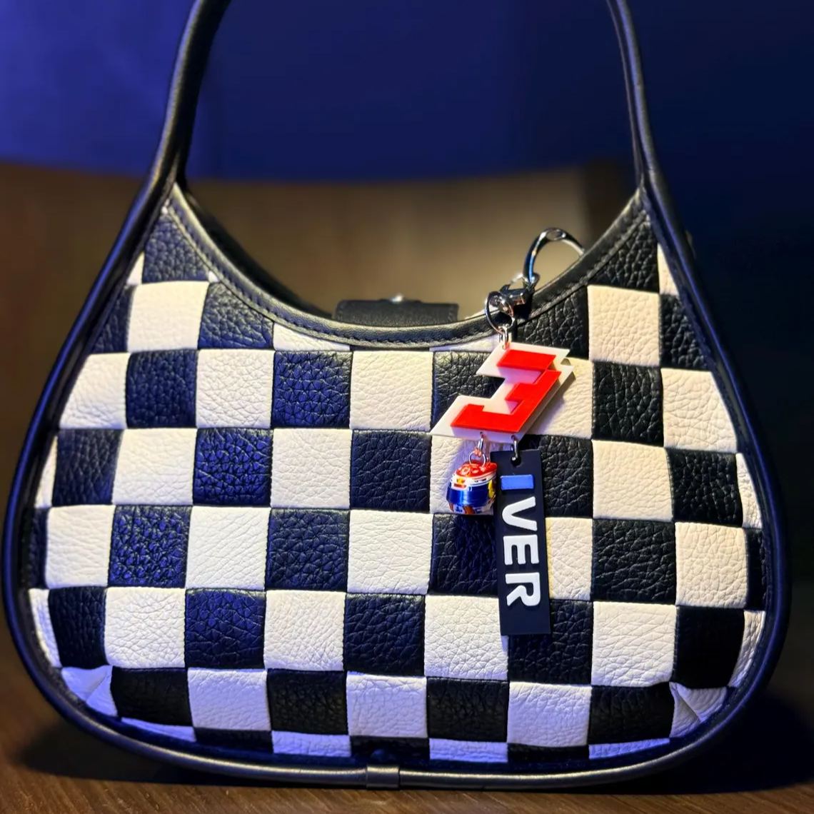 [Copy]Motorsport Driver Bag Charm, Piastri Racing Helmet Race Car Checkered Flag Keychain Pendant