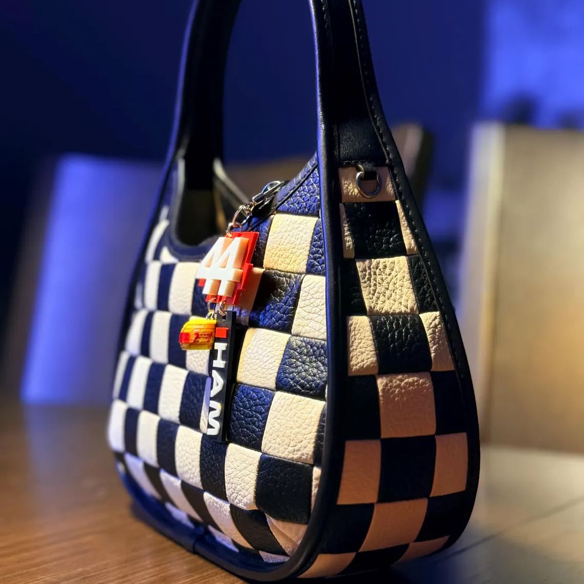 [Copy]Motorsport Driver Bag Charm, Russell Racing Helmet Race Car Checkered Flag Keychain Pendant