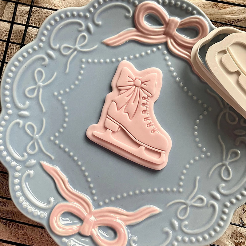 Personalized Ice Skate Cookie Cutter Fondant Embosser Winter Baking Set with Bow Detail for Holiday Party for Family for Ice Skating Enthusiasts
