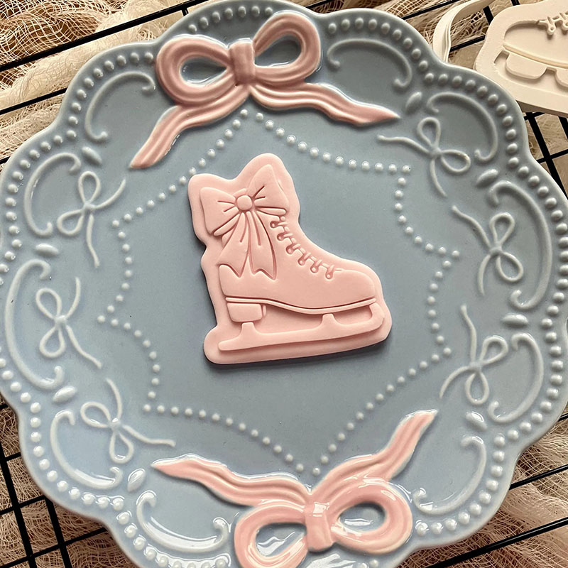 Personalized Ice Skate Cookie Cutter Fondant Embosser Winter Baking Set with Bow Detail for Holiday Party for Family for Ice Skating Enthusiasts