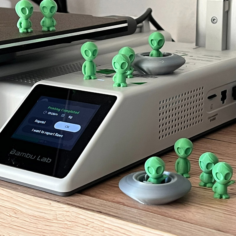 Personalized Little Alien Visitors 3D Printed Housewarming Gift Fun Gift Desktop Decoration for Kids for Movie Lovers Astronomy Enthusiasts