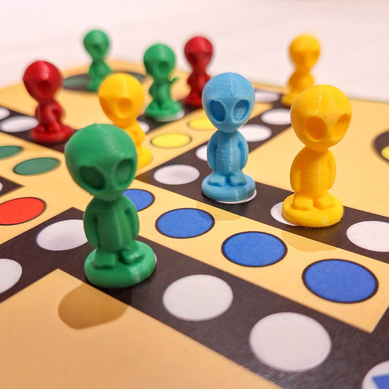 Personalized Little Alien Visitors 3D Printed Housewarming Gift Fun Gift Desktop Decoration for Kids for Movie Lovers Astronomy Enthusiasts