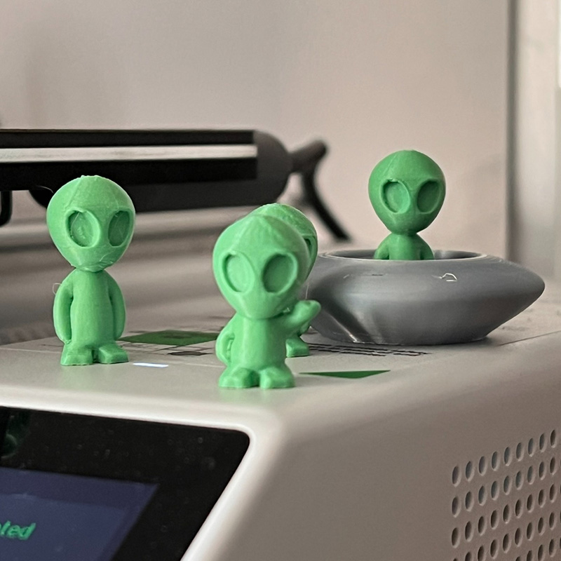 Personalized Little Alien Visitors 3D Printed Housewarming Gift Fun Gift Desktop Decoration for Kids for Movie Lovers Astronomy Enthusiasts