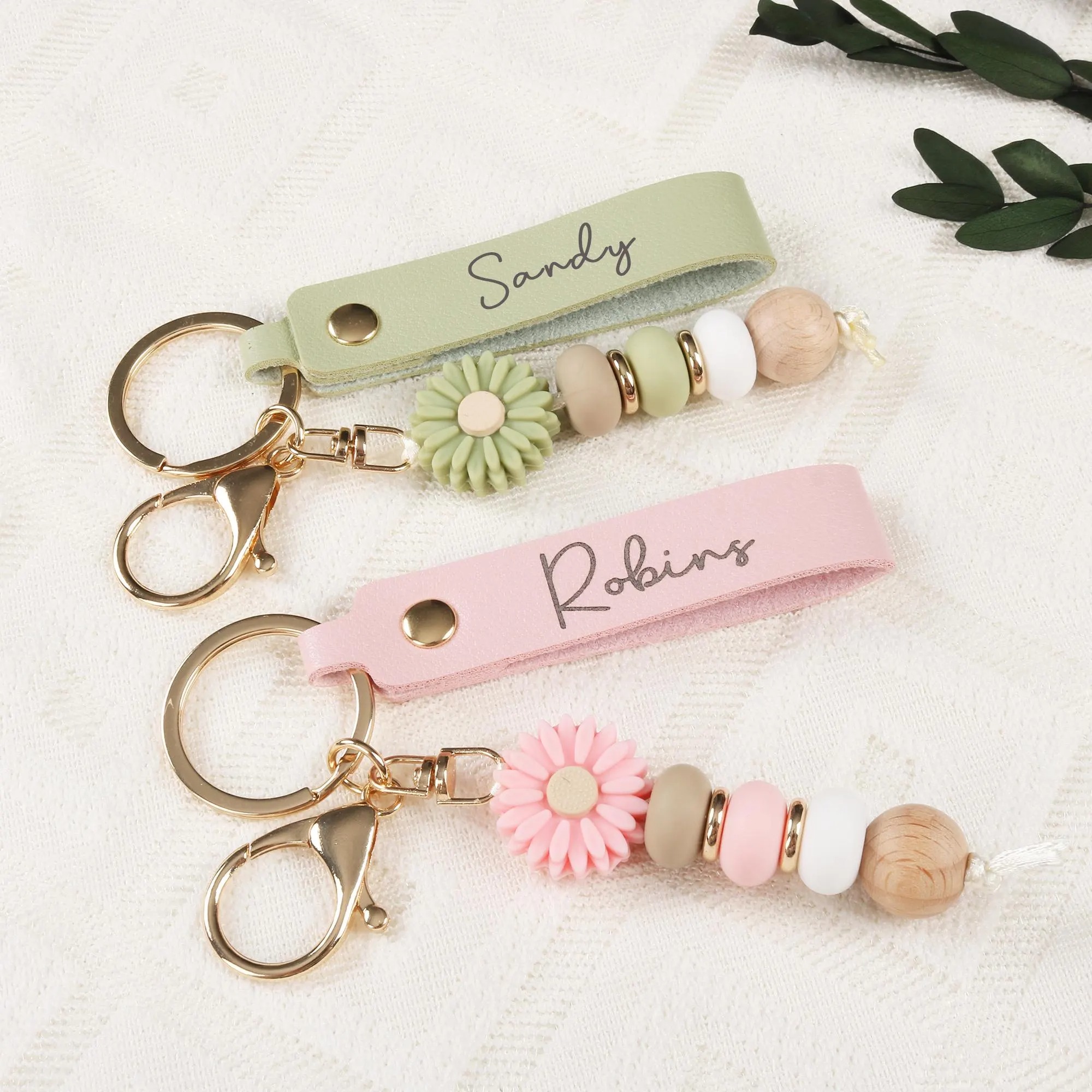 Personalized Daisy Keychain for Kids Custom Name Colorful Silicone Beads and Faux Leather Strap Daisy Beaded Keyring Flower Girl Gift
