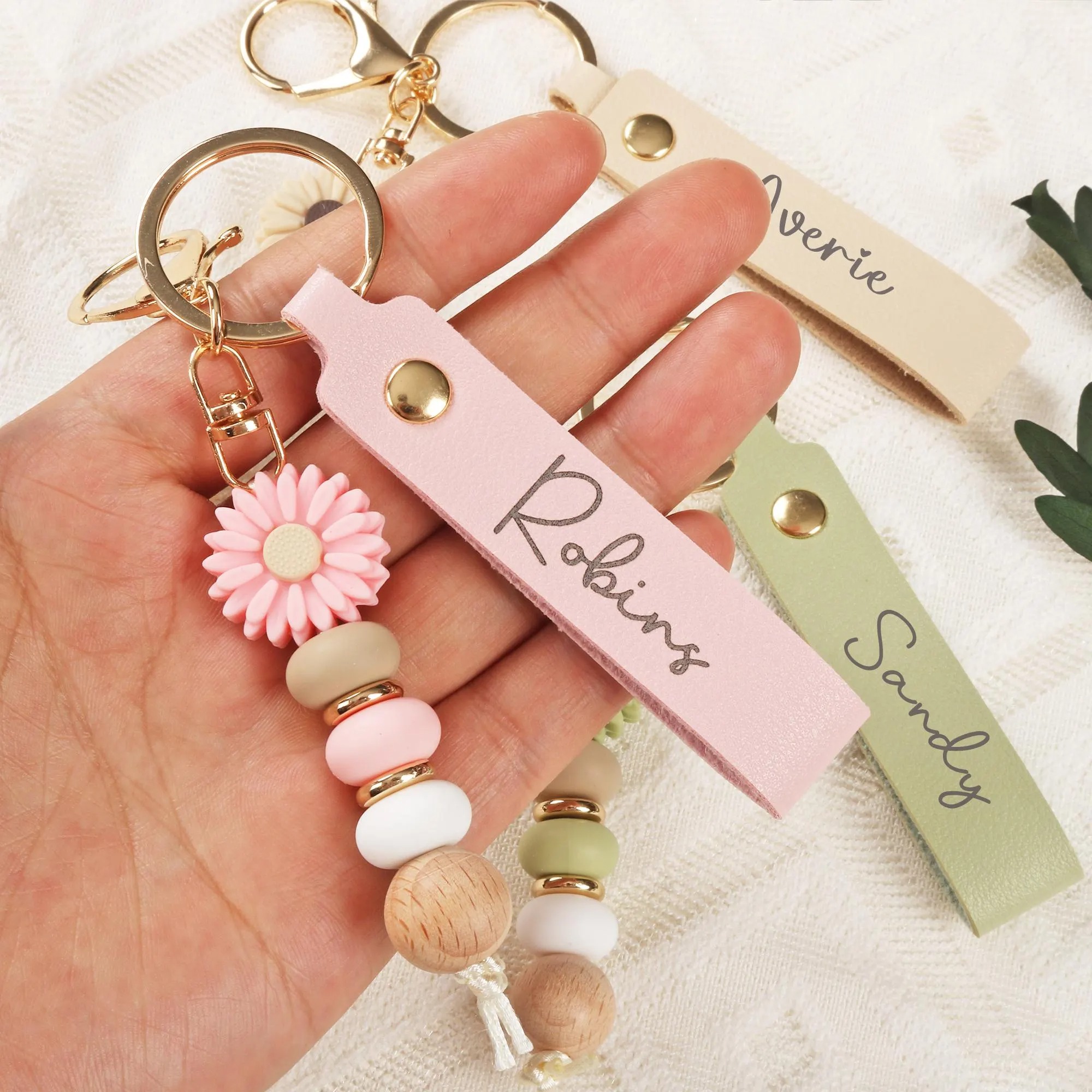 Personalized Daisy Keychain for Kids Custom Name Colorful Silicone Beads and Faux Leather Strap Daisy Beaded Keyring Flower Girl Gift