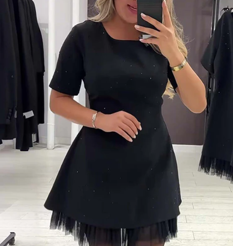 Блестяща мини рокля с къси ръкави и дантелени кантове за жени