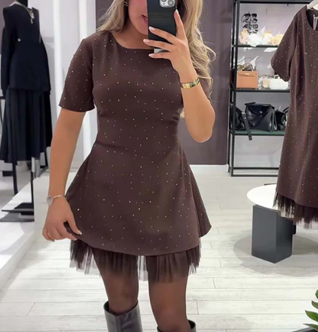 Блестяща мини рокля с къси ръкави и дантелени кантове за жени