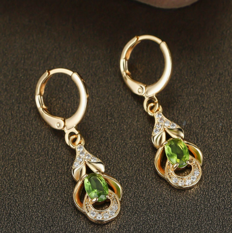 👉 Темпераментни и елегантни овални геометрични обеци в цвят шампанско злато