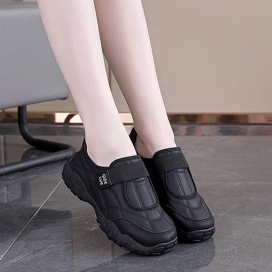 👉 Дамски удобни маратонки със закопчаване с каишка и масивна подметка