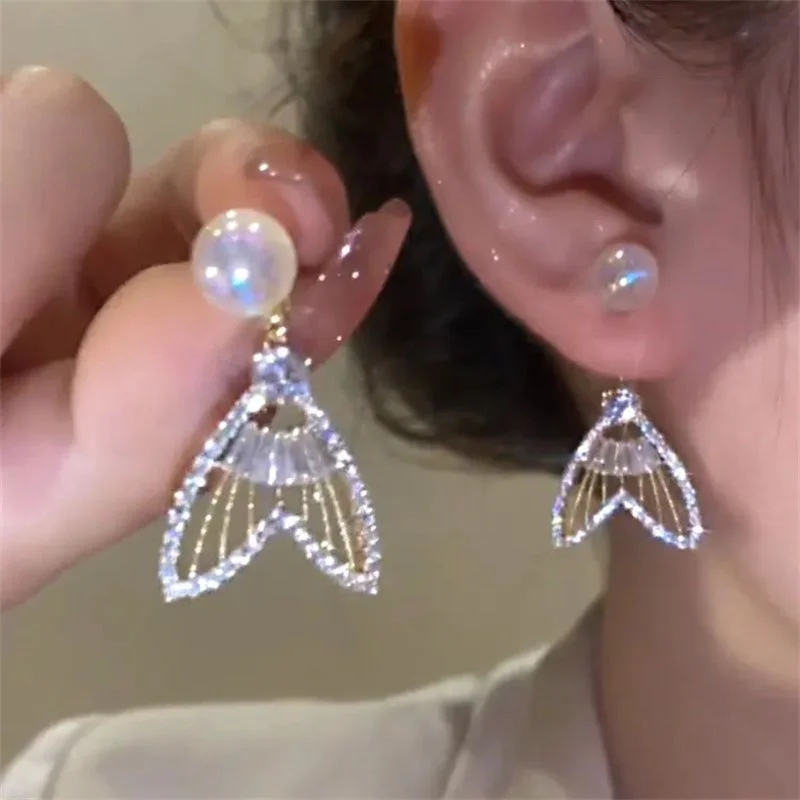 Дамски обеци с куха опашка на риба с имитация на перла