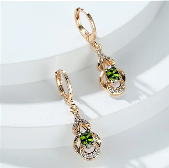 👉 Темпераментни и елегантни овални геометрични обеци в цвят шампанско злато