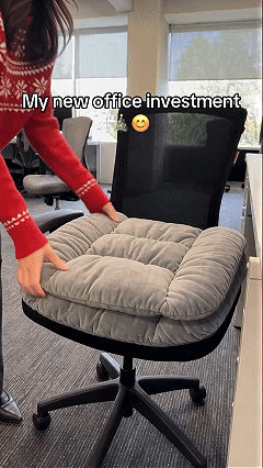 Heated seat cushion in use