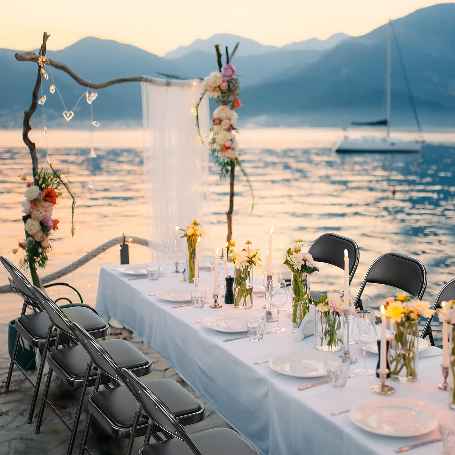 Paquete de 10 sillas plegables con asientos acolchados, estructura de metal con asiento y respaldo de cuero sintético, capacidad de 159 kg, color negro