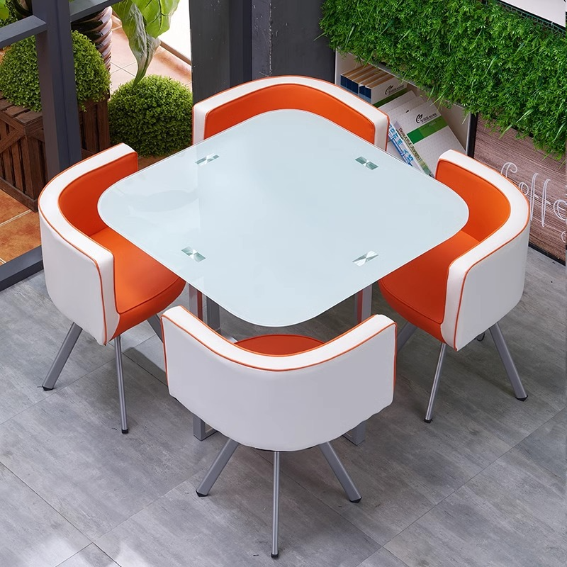 Juego de mesa y sillas de comedor de vidrio de 4 piezas para comedor de cocina pequeño. Mesa cuadrada contemporánea de vidrio templado de 5 piezas y 4 sillas.