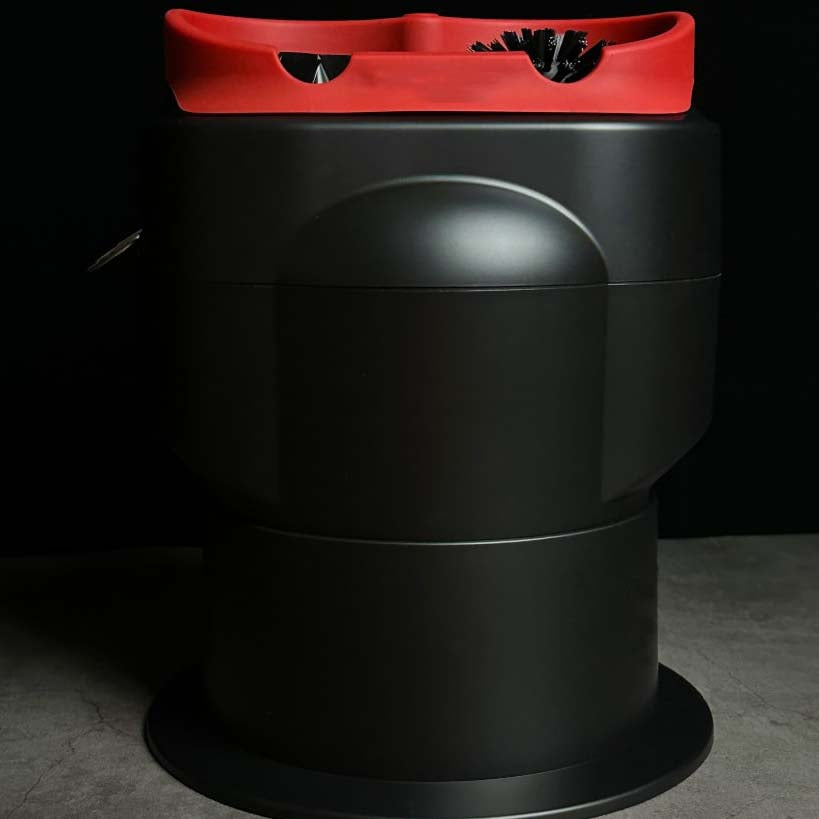 smart cleaner that automatically removes coffee grounds using rotating blades and brushes