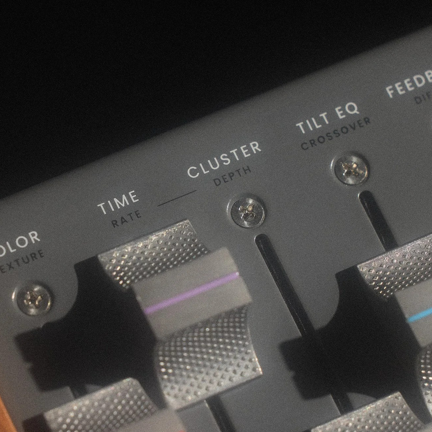 Vintage-Style Digital Delay Effect Unit with Advanced Spatial Processing