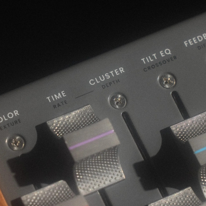 Vintage-Style Digital Delay Effect Unit with Advanced Spatial Processing