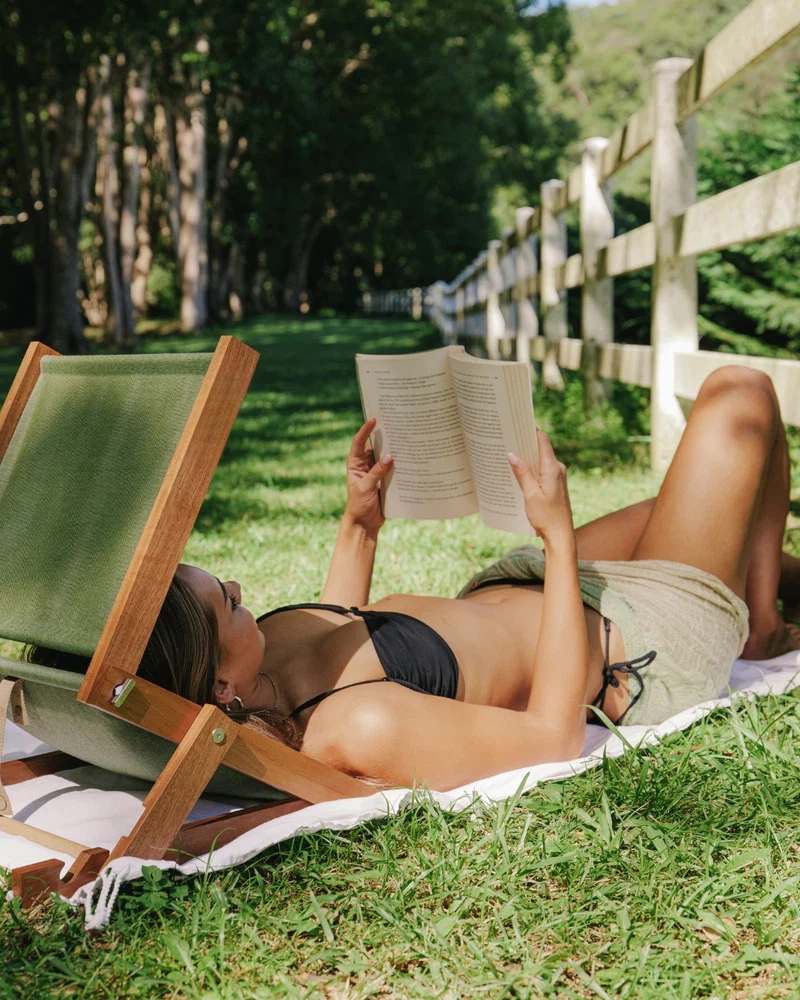 Folding beach sunshade