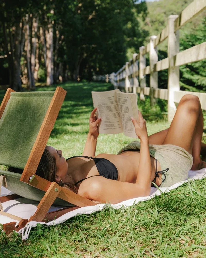 Folding beach sunshade