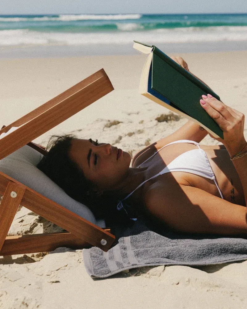 Folding beach sunshade