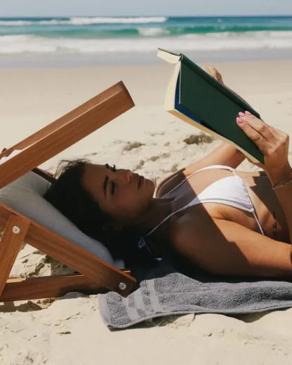 Folding beach sunshade