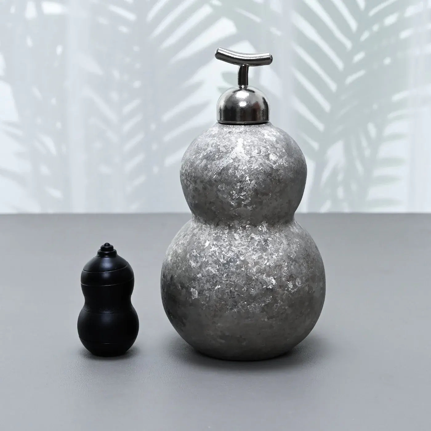 Titanium alloy gourd-shaped thermos bottle(Random color)