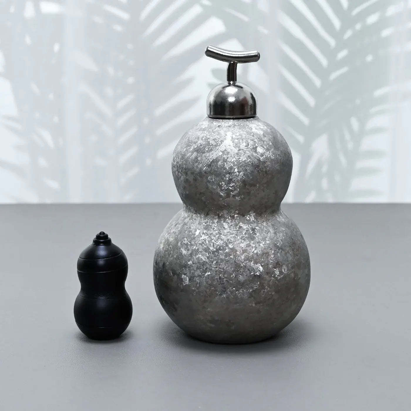 Titanium alloy gourd-shaped thermos bottle(Random color)