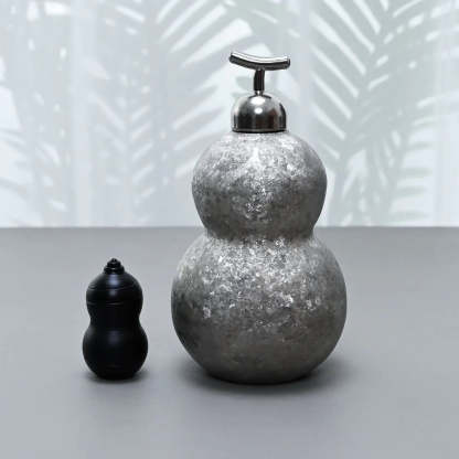Titanium alloy gourd-shaped thermos bottle(Random color)