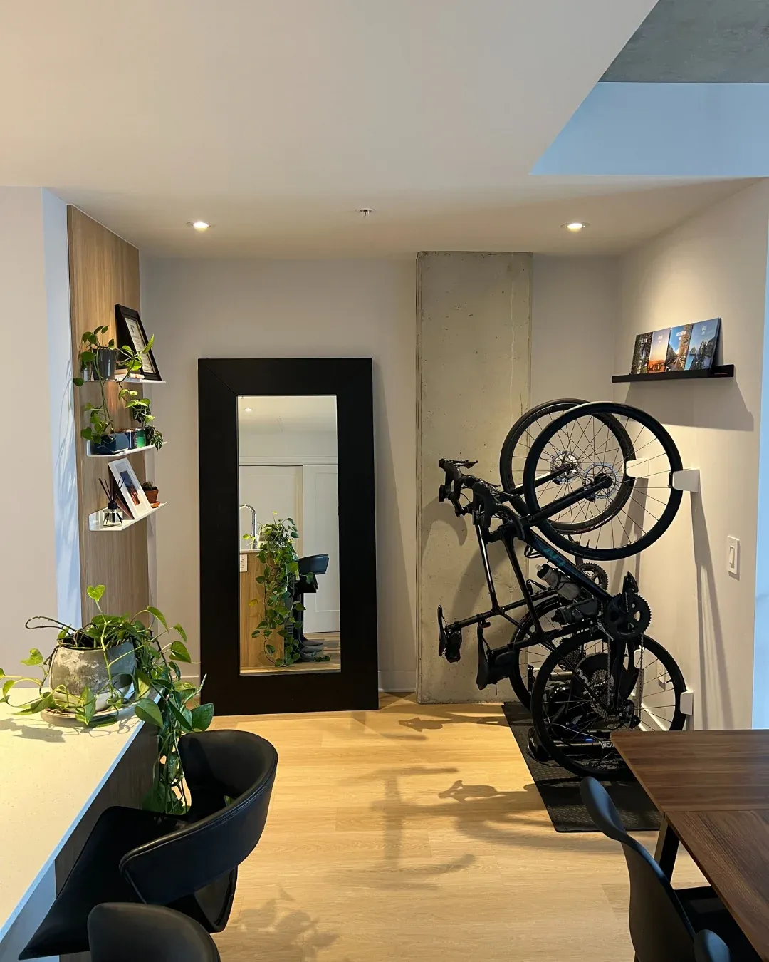 Wall-mounted bike rack