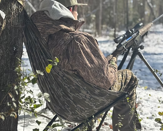 Low-Profile 180° Pivot Hunting Seat